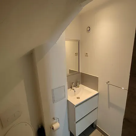 Appartement Budgetbnb - Au Calme - 17m2 - Proche St Anne - Zenith Omega Toulon