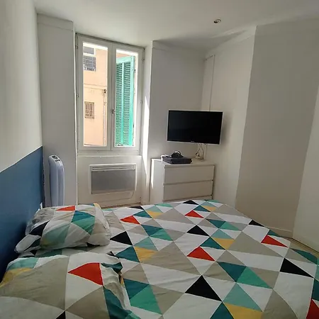 Appartement Budgetbnb - Au Calme - 17m2 - Proche St Anne - Zenith Omega